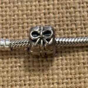 Pandora Christmas Gift Charm 🎁